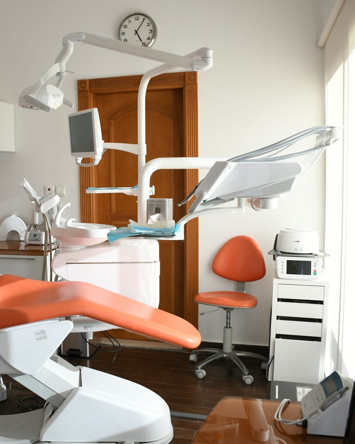 Sala trattamenti con poltrona odontoiatrica